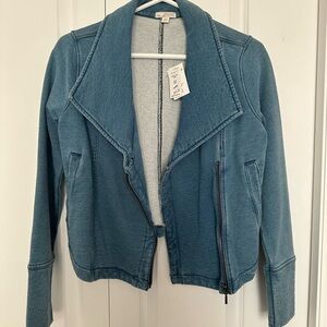 NWT GAP Jean Jacket with Zipper Detail in size XS petite